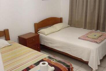 פנסיון Hostal Paris