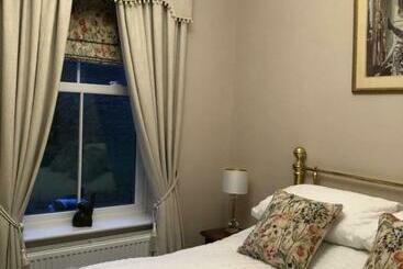 پانسیون The Old Lodge Guest House