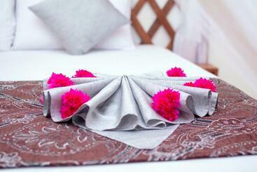 تختخواب و صبحانه Kuti Hotel Stone Town