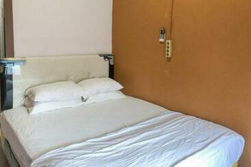 هتل Celly Homestay Samarinda Redpartner