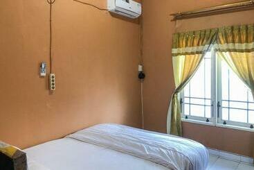 هتل Celly Homestay Samarinda Redpartner