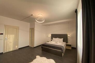 Отель Ocaua Lui Cuza