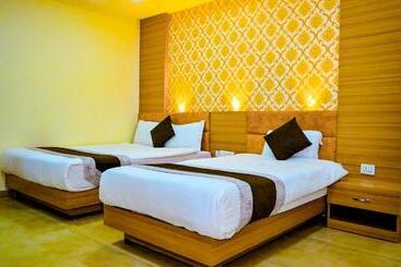 هتل Star Holiday Pvt Ltd