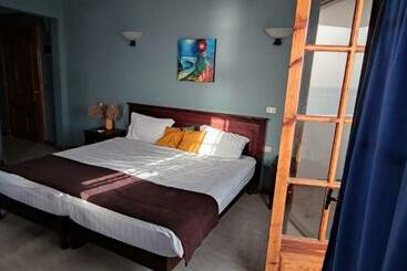 بنسيون Adrenalin Beach Lodge