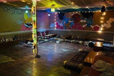 פנסיון Reverberate Cafe & Cottages   Negi S Place