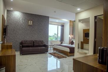 Vadpadraka Hotel And Resort