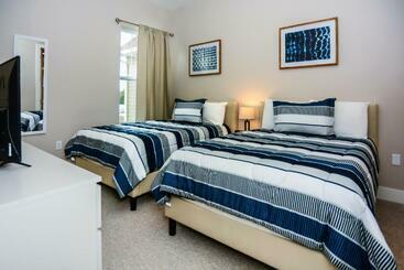 3 Br 3ba 1678ft 5min Disneyworld Resort Style