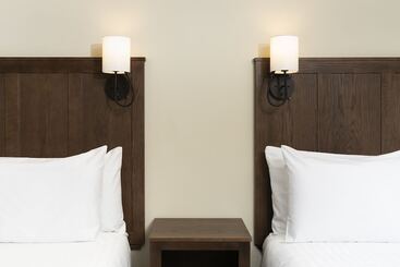 فندق Kanuga Inn & Lodging