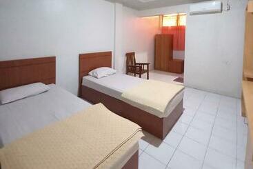 هتل Reddoorz Near Poso City Mall