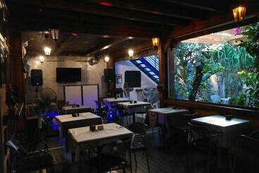 پانسیون Harrys Inn Guesthouse