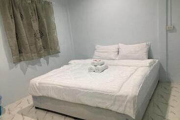 ホテル The Brown House