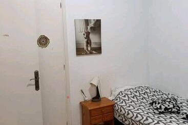 پانسیون Camera Privata Singola In Appartamento, Bagno In Comune, Aria Condizionata Caldo Freddo, Wifi, Tv