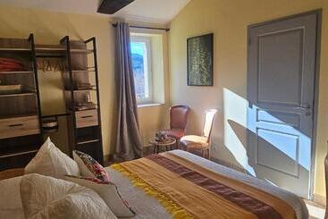 بنسيون Les Jardins De Falguière