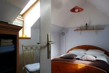 تختخواب و صبحانه Le Petit Grenier