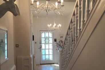 住宿加早餐  Giffnock Rooms