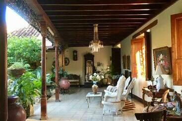 پانسیون Casadelias