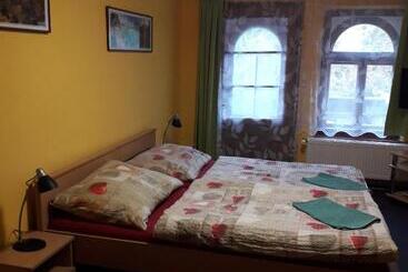 膳宿费 Penzion   Restaurace Na Výšince