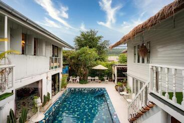 Пансион Secret Garden Pool Villa