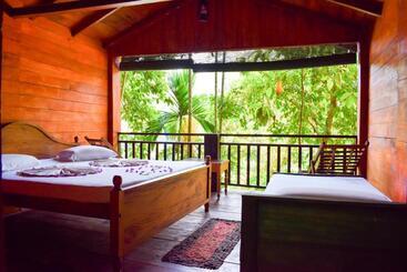 منتجع Rafters Retreat