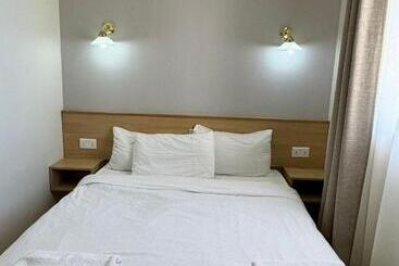 هتل آپارتمان The Triton