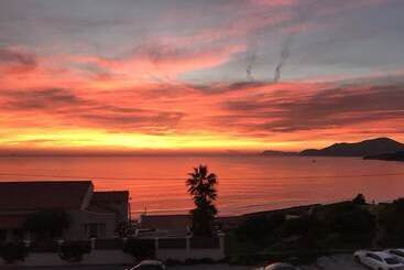 מלון דירות Hôtel Almanarre Plage Hôtel Eco Responsable Face à La Mer