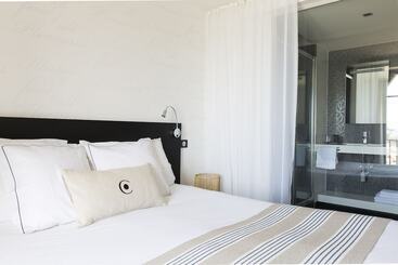 ホテル Castel Beau Site