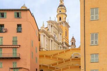 هتل De Belgique à Menton