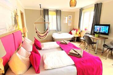 בית מלון כפרי Feels Beach Club