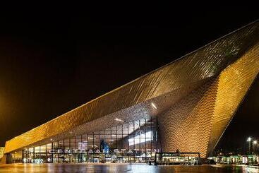 ホテル Holiday Inn Express Rotterdam   Central Station, An Ihg