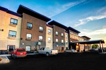 בית מלון כפרי Home Inn & Suites Yorkton