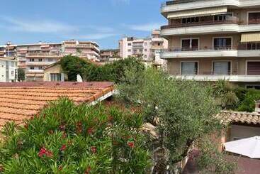 בית מלון כפרי Hôtel Le Derby