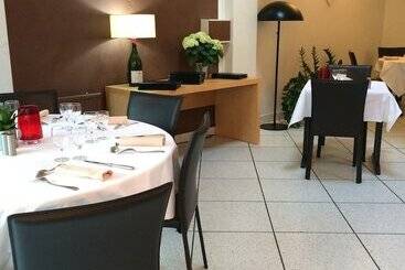 בית מלון כפרי Hôtel Restaurant Le Calice Du Gevaudan   A75