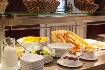 هتل Kardinal Schulte Haus