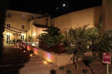 בית מלון כפרי Logis Hôtel La Bastide D Entraigues