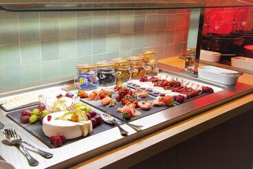 Отель Padja Hôtel & Spa Vannes