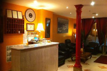 Le Pasteur Hotel La Courneuve