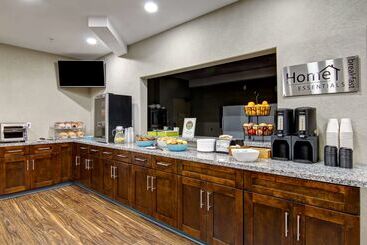 فندق على الطريق Home Inn Medicine Hat