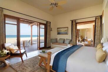 Anantara Al Sahel Villa Resort