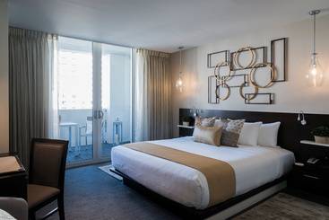 Отель Iberostar Waves Berkeley Shore
