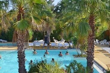 هتل Camping La Pinède Enchantée