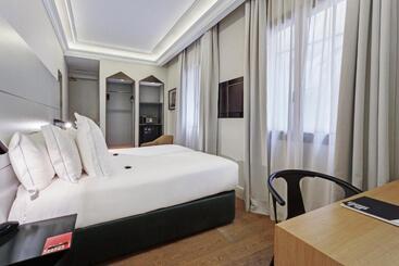 فندق One Shot Recoletos 04