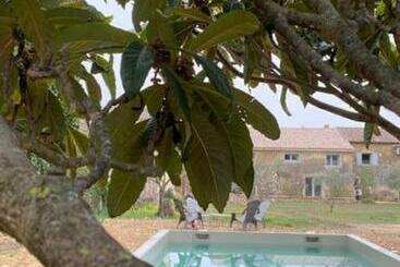 مبيت وإفطار Le Nomade En Provence