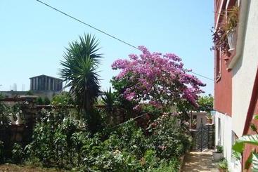 هتل Alvanita Apartments