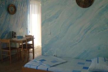 هتل Alvanita Apartments