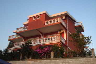 هتل Alvanita Apartments