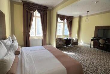 Grandezza Hotel Luxury Palace