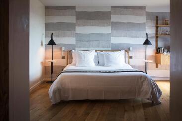 Отель Le Clos Des Sens