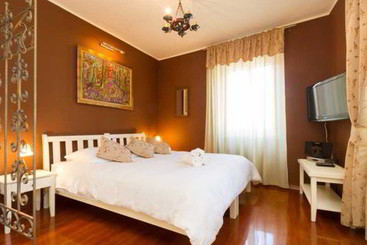 هتل روستایی Split By Apartments