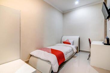 فندق Oyo 90857 Baaraka Syariah