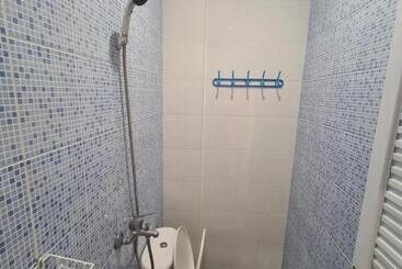 旅馆 Reddoorz Near Tugu Muda Semarang